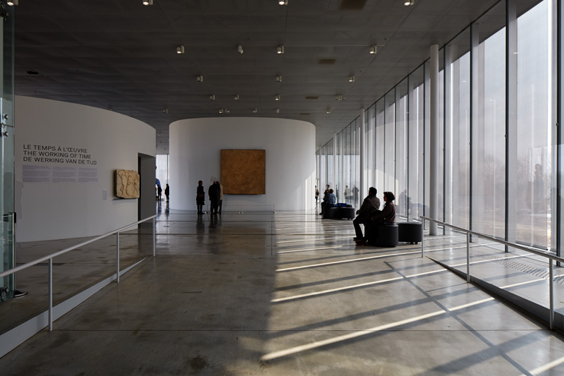 Zugang zur kleinen Ausstellungshalle im Osten